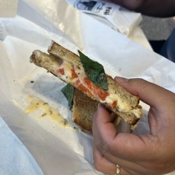 Beechers Handmade Cheese - flagship: flagship, jack jack, tomatoes, fresh basil, beecher's spread = $11.99 - Cheese Shops Near Me - SeaTac, Washington