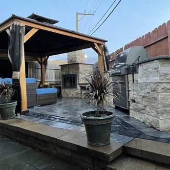 Alvarez Pavingstone - Grill, outdoor fireplace and living area - Fireplace Services Near Me Alvarez Pavingstone - Grill, outdoor fireplace and living area - Fireplace Services Near Me