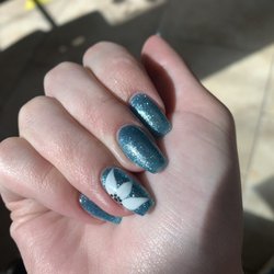 Polished Day Spa - Gel glitter polish + flower design