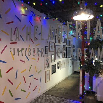 Funkyberry - Funkyberry entrance at night. - Ice Cream & Frozen Yogurt Near Me - San Juan, Puerto Rico