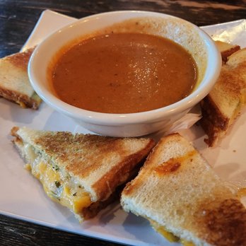 Catcher In the Rye - Grilled cheese and tomato soup - Cocktail Bars Near Me - Los Angeles, California Catcher In the Rye - Grilled cheese and tomato soup - Cocktail Bars Near Me - Los Angeles, California