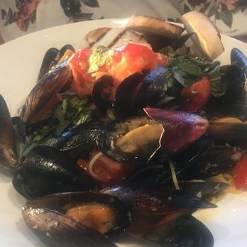Lakepoint - Muscles over Angle Hair - New American Near Me - Bella Vista, Arkansas