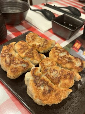 Yummy Noodle House by null