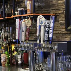 Mooney's Sports Bar & Grill - Bar / drafts