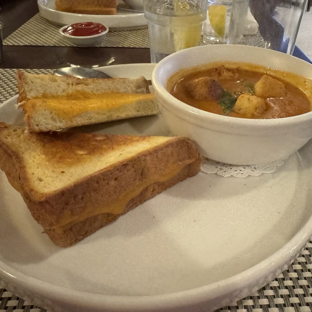 Brooklyn Diner - Grilled cheese & tomato soup - Diners Near Me - New York, New York Brooklyn Diner - Grilled cheese & tomato soup - Diners Near Me - New York, New York
