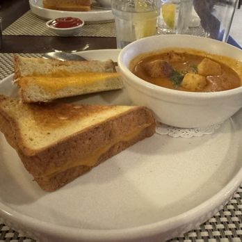 Brooklyn Diner - Grilled cheese & tomato soup - Diners Near Me - New York, New York Brooklyn Diner - Grilled cheese & tomato soup - Diners Near Me - New York, New York