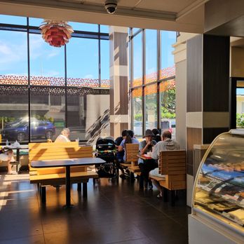 Zippy's McCully - dining area - Fast Food Near Me - Honolulu, Hawaii