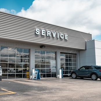 Beechmont Ford - Service customer entrance! Just pull your vehicle up to the door, honk your horn, and one of our service advisors will let you inside - Car Dealers Near Me - Cincinnati, Ohio Beechmont Ford - Service customer entrance! Just pull your vehicle up to the door, honk your horn, and one of our service advisors will let you inside - Car Dealers Near Me - Cincinnati, Ohio