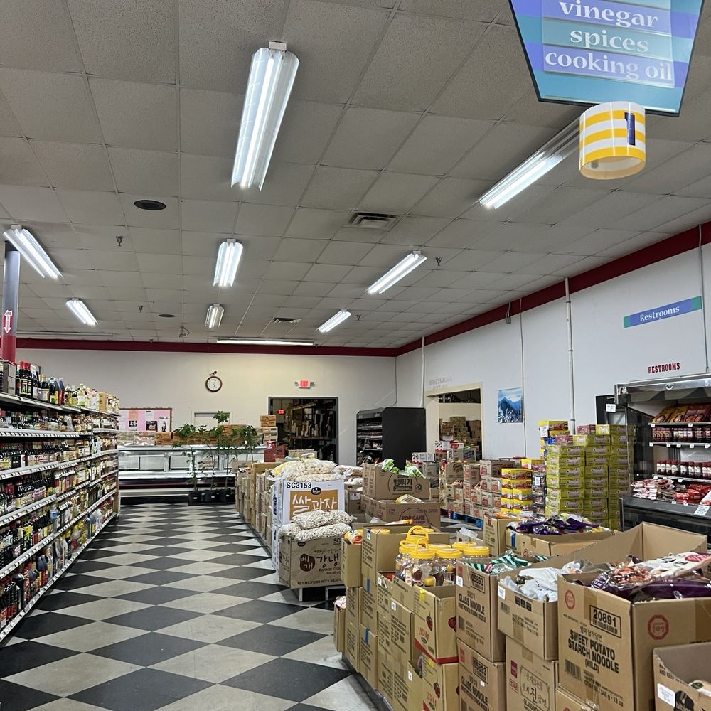 Woo-Sung Mart - Produce and seasoning aisle - Korean Near Me - Orlando, Florida
