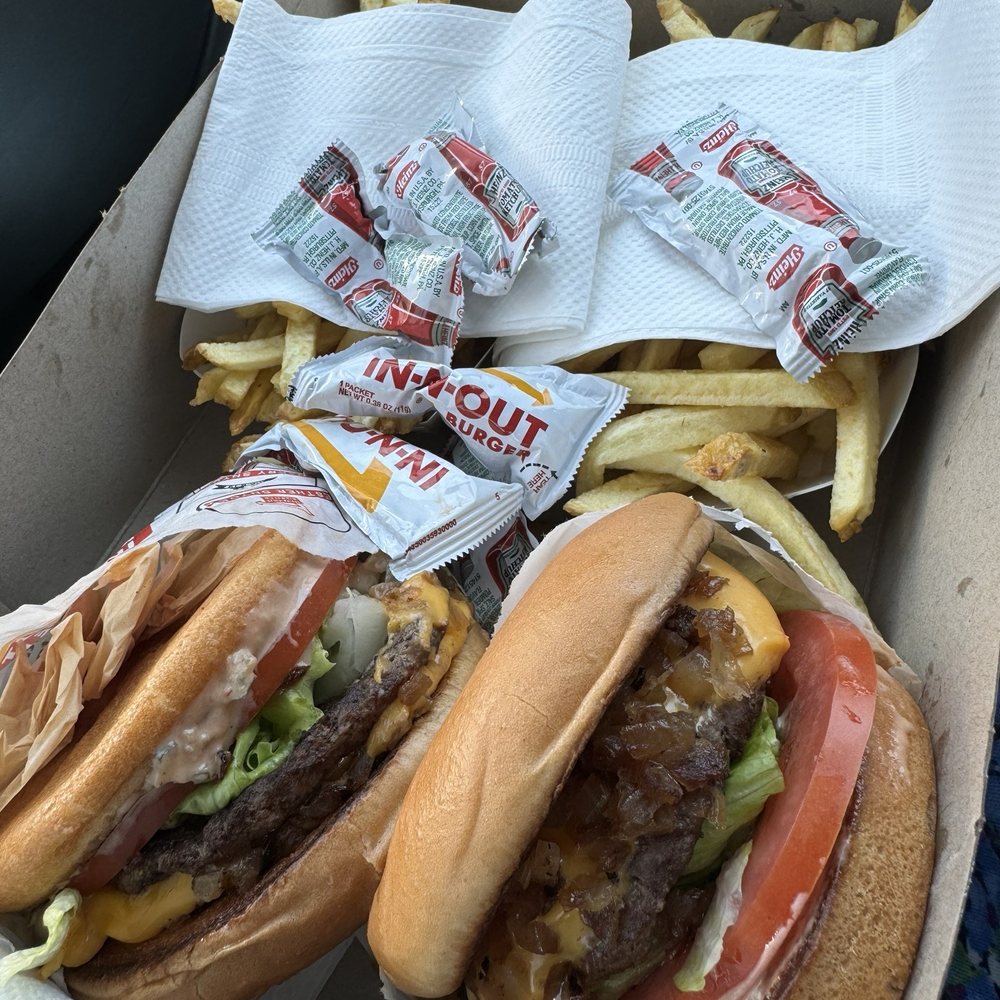 In-N-Out Burger - Meals to go and eat in car. - Fast Food Near Me - Orange, California In-N-Out Burger - Meals to go and eat in car. - Fast Food Near Me - Orange, California