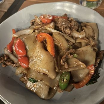 Sisters Thai - Drunken Noodles with beef - Thai Near Me - Potomac, Maryland