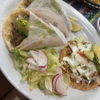 Veracruzano - Two tacos de carnitas and a chicken tostada - Tacos Near Me - New York, New York Veracruzano - Two tacos de carnitas and a chicken tostada - Tacos Near Me - New York, New York