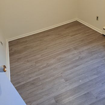 Gionette Renovations - empty room with wood floors - General Contractors Near Me - Moncton, New Brunswick Gionette Renovations - empty room with wood floors - General Contractors Near Me - Moncton, New Brunswick