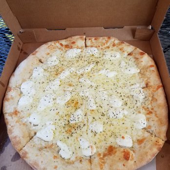 Screamin' Mimi's - Large 18 inch white pizza with ricotta. Very good and ran about 21 dollars after tax...worth it! - Pizza Near Me - Savannah, Georgia