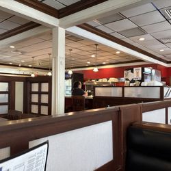 Takis Pizza Restaurant-the Original - Dining room.
