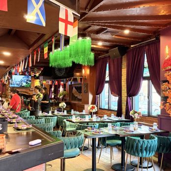 Faarzi Himalayan Bar & Grill - Interior - Wine Bars Near Me - Queens, New York