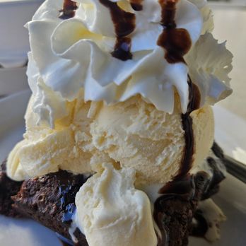 Kelly's Landing - Ghiradelli Brownie with Ice Cream - Seafood Near Me - Fort Lauderdale, Florida Kelly's Landing - Ghiradelli Brownie with Ice Cream - Seafood Near Me - Fort Lauderdale, Florida