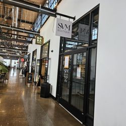 L&L Marketplace - Interior