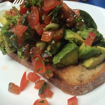 Greenberry Café - Avocado toast with coriander salsa - Brasseries Near Me - London, XGL Greenberry Café - Avocado toast with coriander salsa - Brasseries Near Me - London, XGL