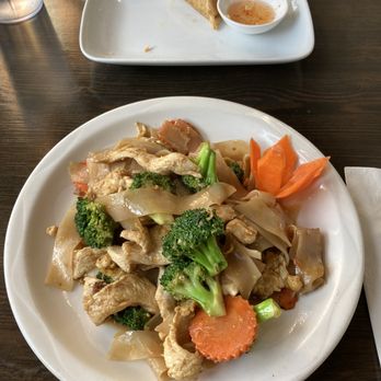 Be Thai Restaurant - Pad See Ew with Chicken - Thai Near Me - Boise, Idaho Be Thai Restaurant - Pad See Ew with Chicken - Thai Near Me - Boise, Idaho