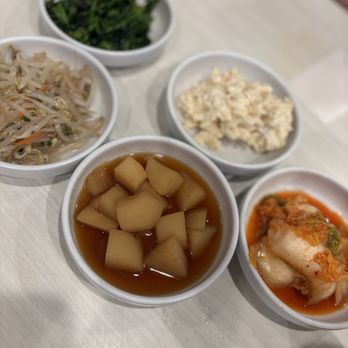 Han Yang Restaurant - Sides that come with your food - Korean Near Me - Honolulu, Hawaii