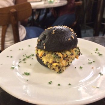 Cèntric - Quinoa mini burger (5,5€) - Bars Near Me - Barcelona, B