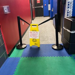 12/17- bathrooms out of order- crucial for venues like these. PLUS... y'all closing early at 4pm?!!!? SMFH... 12/17- bathrooms out of order- crucial for venues like these. PLUS... y'all closing early at 4pm?!!!? SMFH...