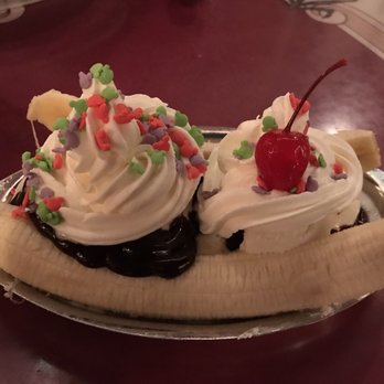Carnation Cafe - Banana sundae, Carnation Cafe, Disneyland, Calif. - American Near Me - Anaheim, California
