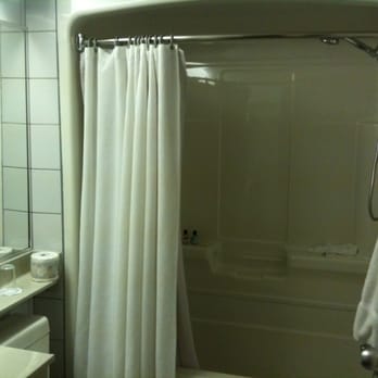 Les Suites de Laviolette - Shower/tub combo, hair dryer, great water pressure & toiletries. - Hotels Near Me - Trois-Rivières, Quebec