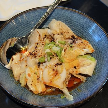 He Yi - Chicken Wontons with spicy sauce - Cantonese Near Me - San Dimas, California
