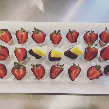 Edible Arrangements - Free samples! Yeeeh! - Chocolatiers & Shops Near Me - Irvine, California