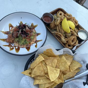 Station 16 - Tuna Tartar Guacamole w/ chips & Calimari - Cocktail Bars Near Me - Elk Grove, California