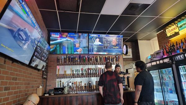 Uncle Henrys Deli by null