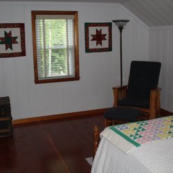 Walker Family Inn - Upstairs bedroom #1