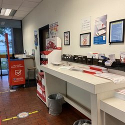 US Post Office - No line but super slow service