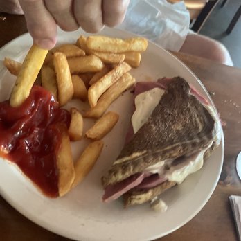 America Bowman Keeping Room - 1/2 The O'Malley ( we shared) $12.99 - American Near Me - Weston, Missouri America Bowman Keeping Room - 1/2 The O'Malley ( we shared) $12.99 - American Near Me - Weston, Missouri