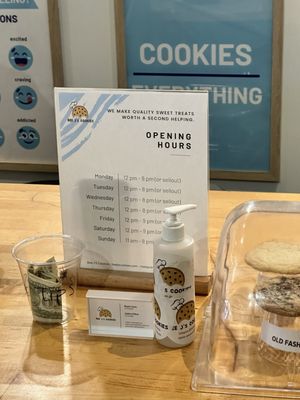Bee J’s Cookies by null