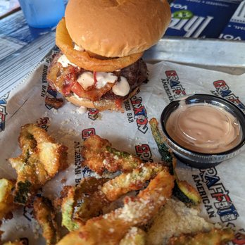 Graffiti Junktion - Sweet Home Alabama burger and zucchini fries - American Near Me - Jacksonville Beach, Florida