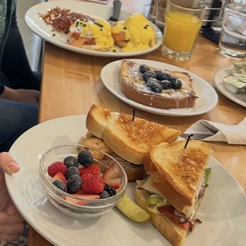 Eggsquisite Cafe - Salmon Lox Benedict and Chicken Ranch Sandwich - Breakfast & Brunch Near Me - Southlake, Texas