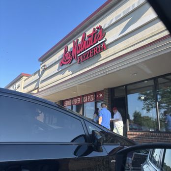 Lou Malnati's Pizzeria - Pizza Near Me - Wilmette, Illinois Lou Malnati's Pizzeria - Pizza Near Me - Wilmette, Illinois