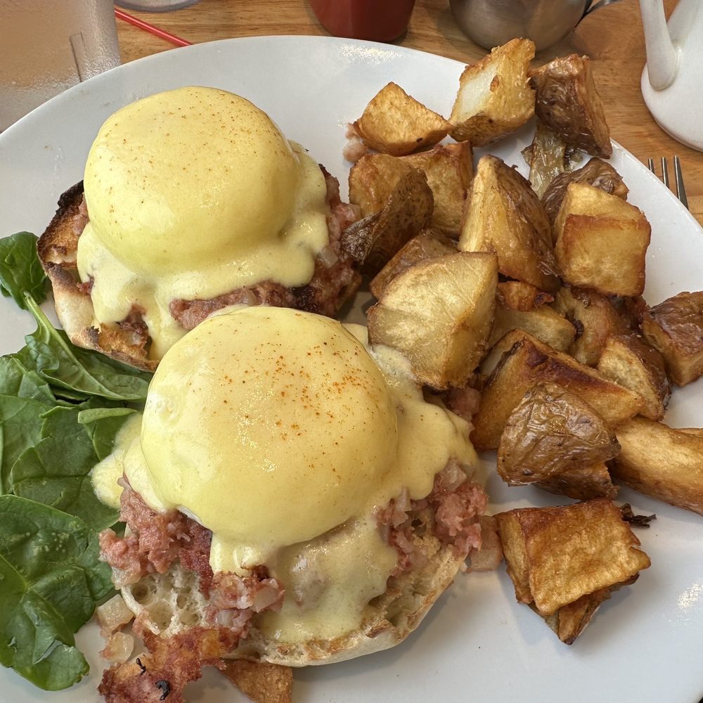 Harry's All American - Irish eggs Benedict with home fries - Breakfast & Brunch Near Me - Boston, Massachusetts Harry's All American - Irish eggs Benedict with home fries - Breakfast & Brunch Near Me - Boston, Massachusetts