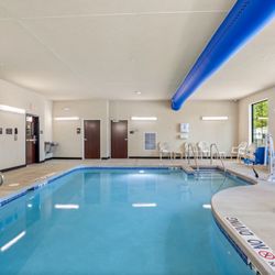 Cobblestone Hotel & Suites