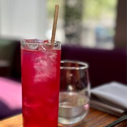 Hutong - Dragon fruit iced tea (complimentary)