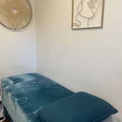 Carmen Laines Skincare - FACIAL ROOM