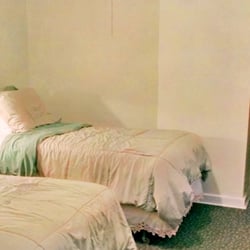 George Street Suites - Second bedroom of Suite 1110 containing 2 twin beds.