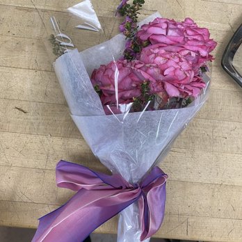 Jacob Maarse Florist - Rose flower, mini bouquet - Florists Near Me - Pasadena, California