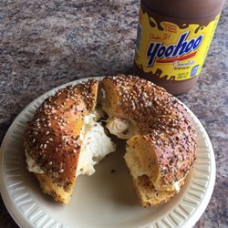 Bagels Your Way Cafe - Egg Everything Bagel with Vegetable Cream Cheese