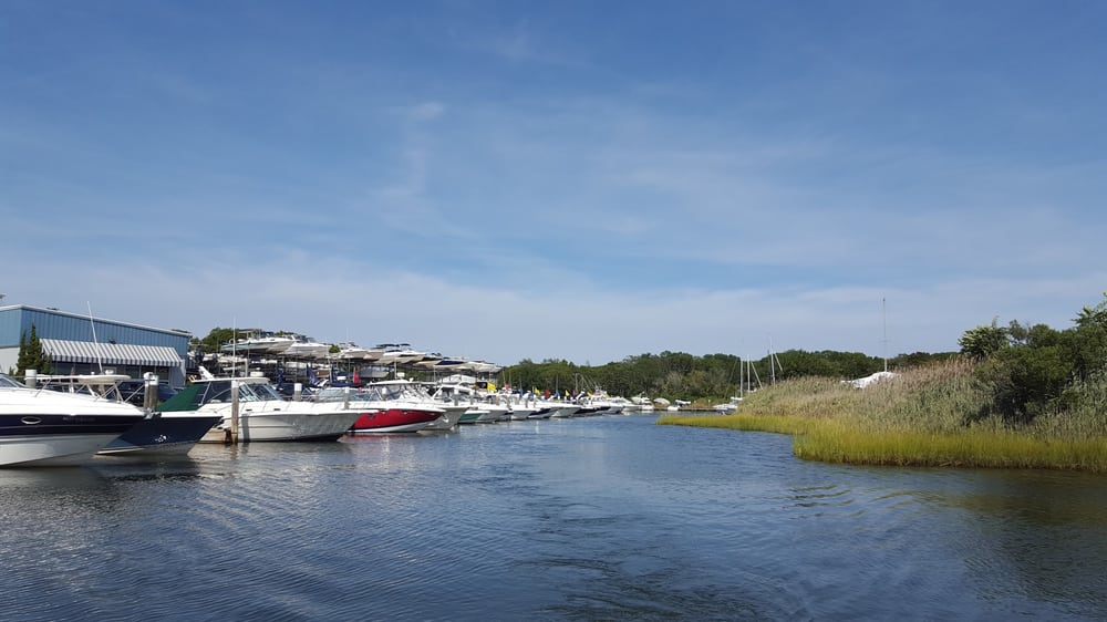 TOWN & COUNTRY REAL ESTATE MATTITUCK near you at 6920 Main Rd