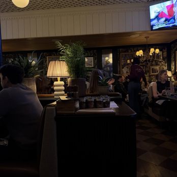 Zarella Pizzeria & Taverna - Vibe - Italian Near Me - Chicago, Illinois