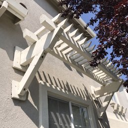 I asked Robert to remove this Wood trellis
